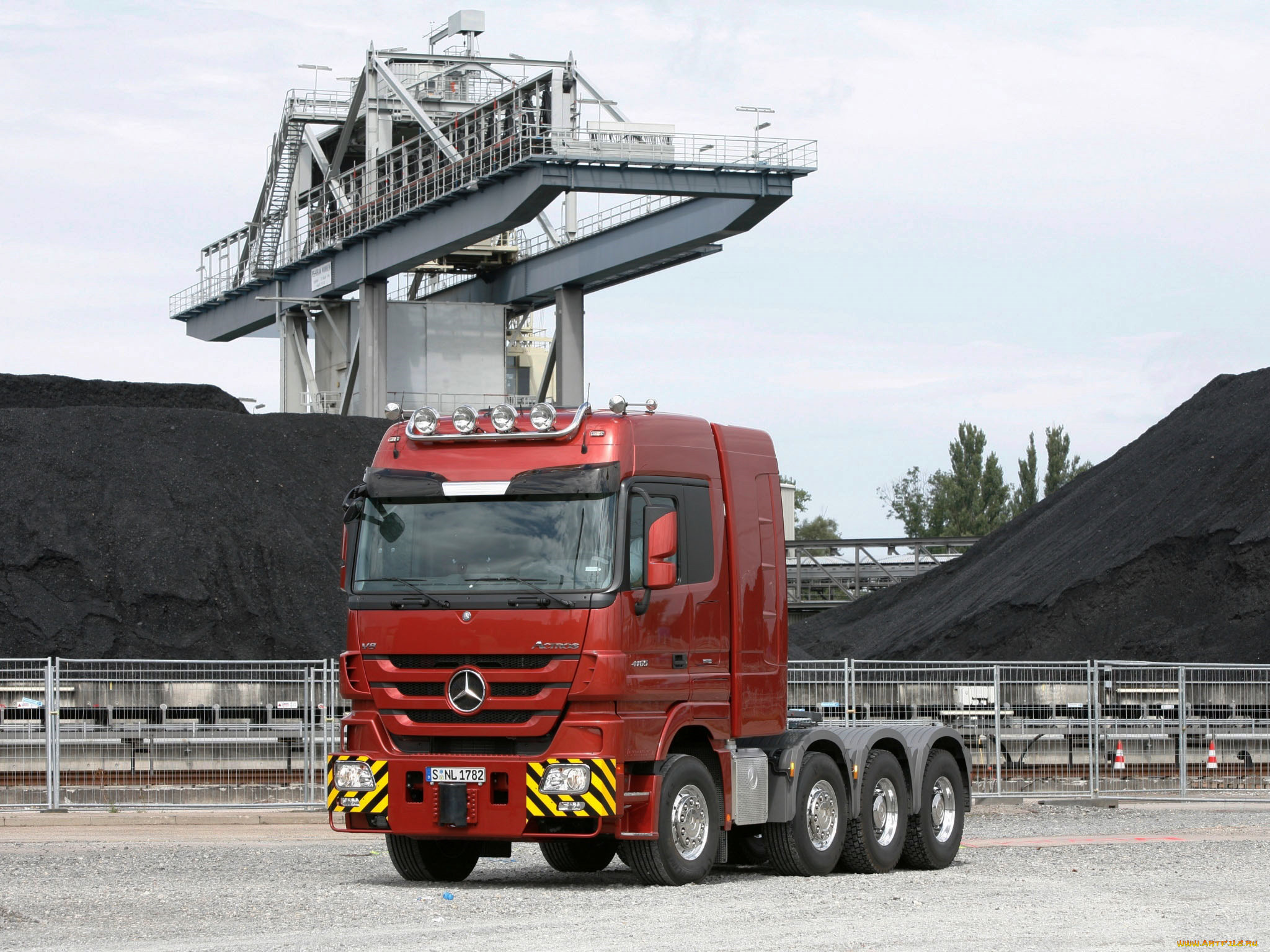 , mercedes, trucks